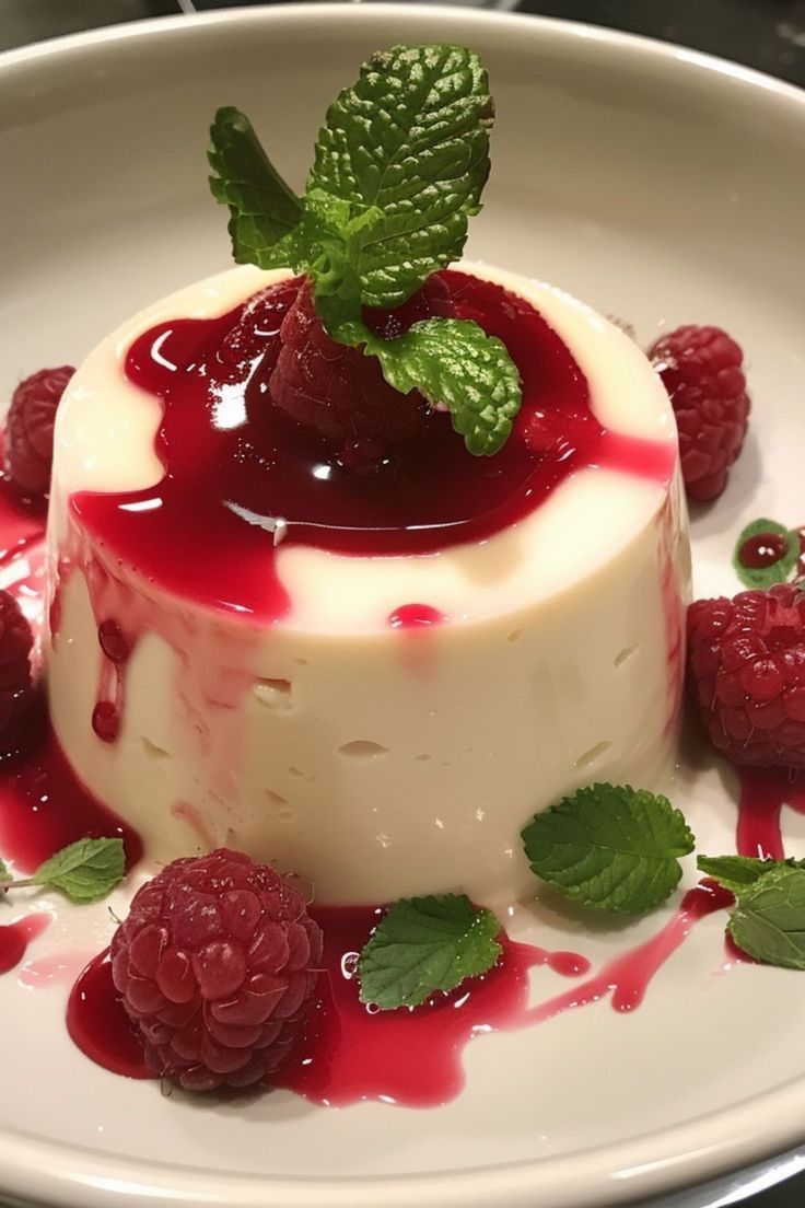 Panna Cotta Trái Cây Kitten Cake